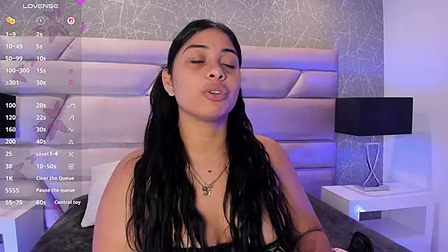 ValkaRouse online show from April 15, 2026, 7:58 pm