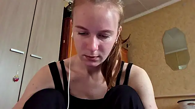 DonnaKuc online show from April 8, 2026, 6:15 am