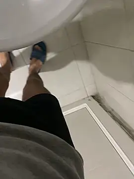 youmeloveyou online show from April 17, 2026, 9:39 pm