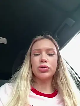 Girl-Mia online show from April 10, 2026, 4:41 am