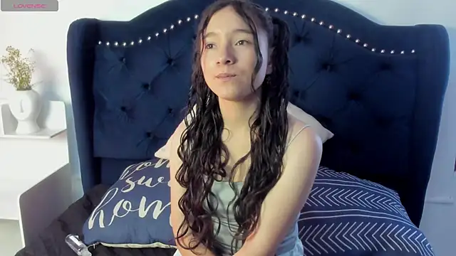 Honney Bunny18 online show from April 11, 2026, 4:10 pm