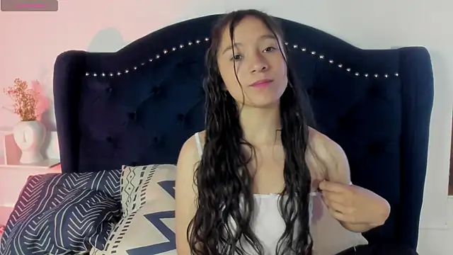 Honney Bunny18 online show from April 4, 2026, 2:34 pm