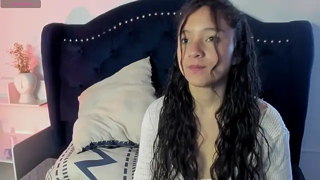 Honney Bunny18 online show from April 5, 2026, 2:35 pm