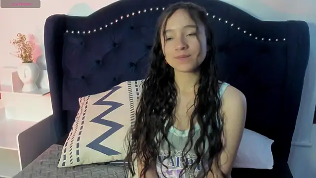 Honney Bunny18 online show from April 6, 2026, 2:29 pm