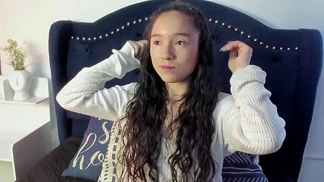 Honney Bunny18 online show from April 10, 2026, 4:03 pm