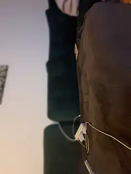 HotTemptation  online show from April 18, 2026, 7:58 pm