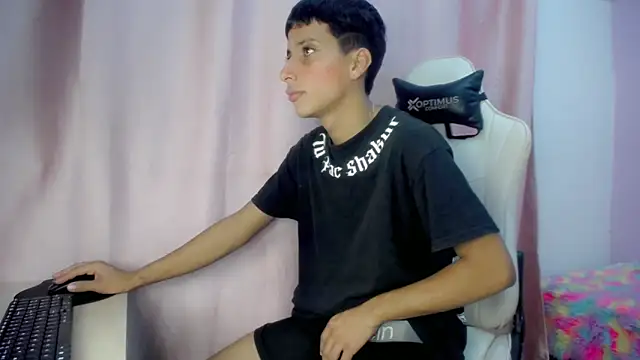 Yei lee  online show from April 4, 2026, 8:48 pm