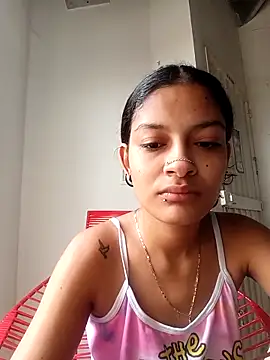 Lyra Siren online show from April 16, 2026, 2:07 pm