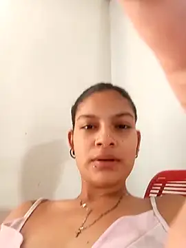 Lyra Siren online show from April 17, 2026, 2:42 pm