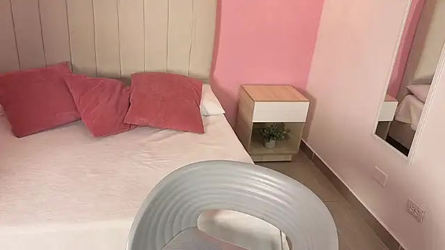 jhan vassilis online show from April 7, 2026, 11:12 am