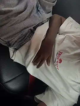 jiwoox online show from April 4, 2026, 9:27 am