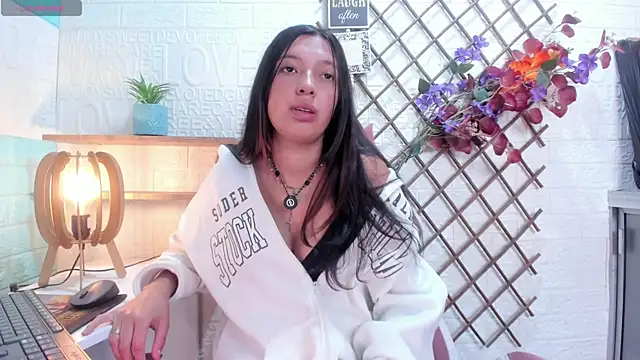 Aylin-LV online show from April 17, 2026, 8:44 pm