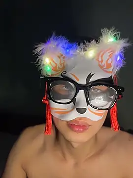 tuanhip online show from April 17, 2026, 2:20 pm