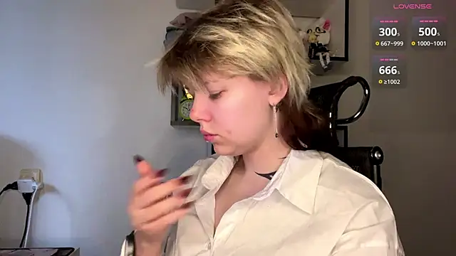 MadalynNosel online show from April 7, 2026, 7:10 am