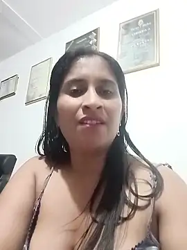 SofiaMendez1  online show from May 27, 2026, 3:25 am