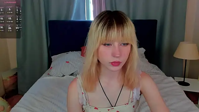 Snapshot of MiaKimiko chatting on June 8, 2026, 1:39 am MiaKimiko online show from June 8, 2026, 1:39 am
