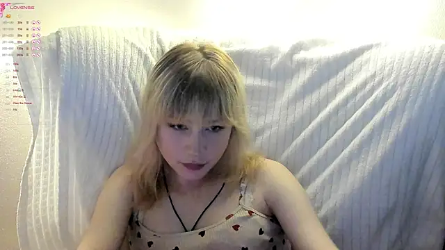 Snapshot of MiaKimiko chatting on June 13, 2026, 1:25 am MiaKimiko online show from June 13, 2026, 1:25 am