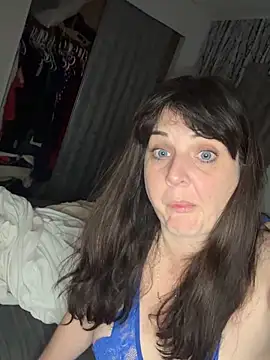 sensual235 online show from April 19, 2026, 3:40 am