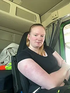 TruckerBabeLeenchen online show from April 8, 2026, 8:49 am