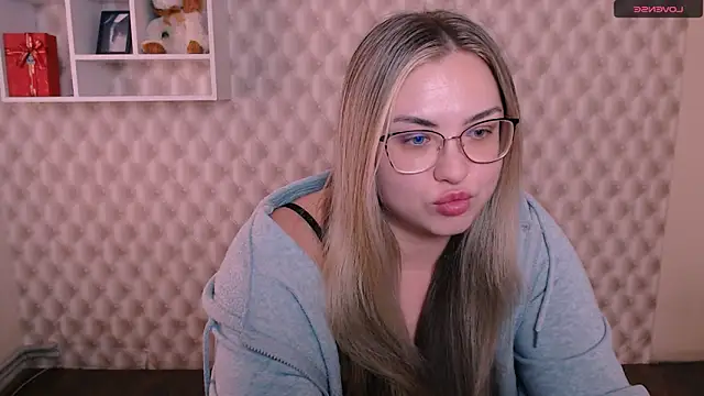 AminaSoul  online show from April 16, 2026, 9:43 am