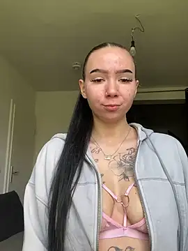 zoeelinks online show from April 1, 2026, 10:05 am