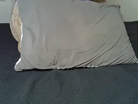 Nonhlenhle online show from April 16, 2026, 1:23 pm