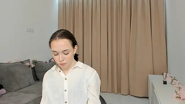 RoyceKintzel online show from April 11, 2026, 6:33 pm