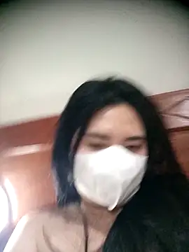 Alicee 001 online show from April 9, 2026, 4:24 pm