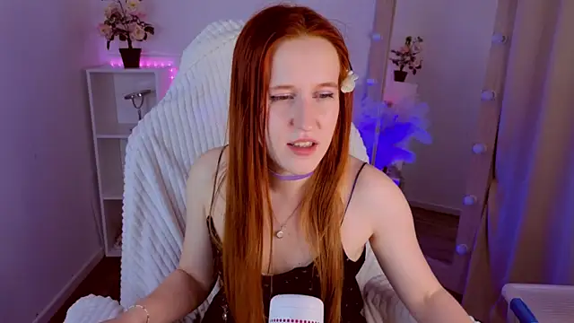 EvaBellea online show from April 15, 2026, 7:58 pm