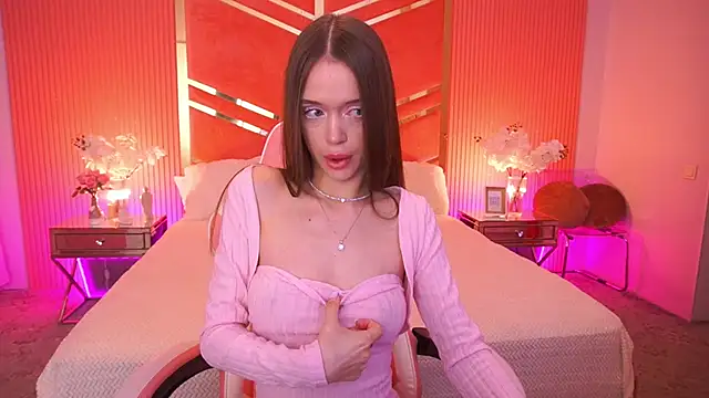 LunarDolly online show from April 8, 2026, 6:37 am