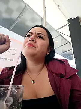 Lesli 26 online show from April 10, 2026, 1:29 pm