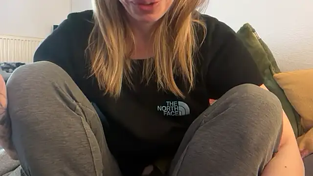 nursenextdoor901 online show from April 10, 2026, 7:26 am