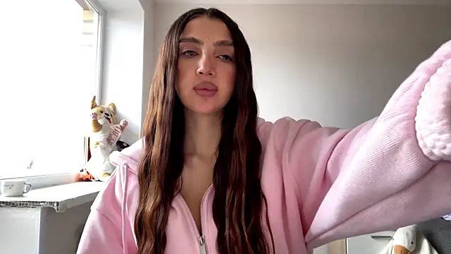 AlvinaMair online show from April 13, 2026, 7:45 am