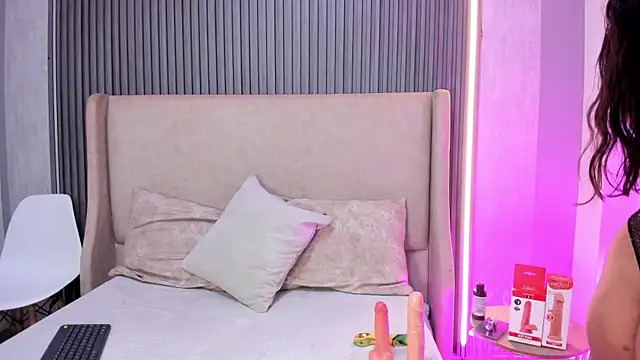 BellaWilliams  online show from July 6, 2026, 8:55 pm