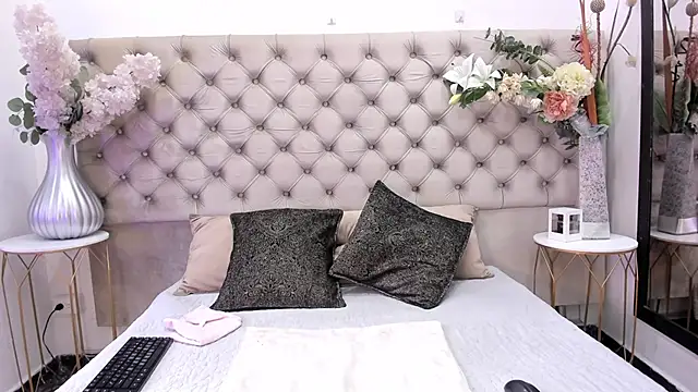 BellaWilliams  online show from April 9, 2026, 8:48 pm