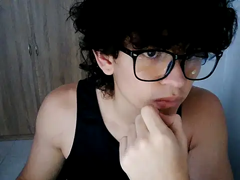 normalboy16 online show from April 6, 2026, 9:38 pm