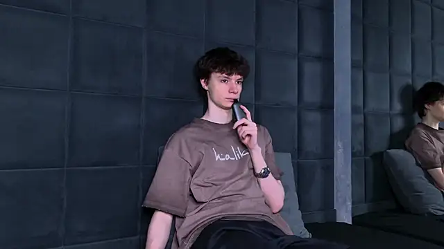 EdwardHogan online show from April 7, 2026, 4:31 pm