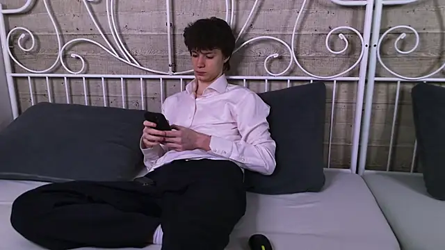 EdwardHogan online show from April 17, 2026, 5:05 pm