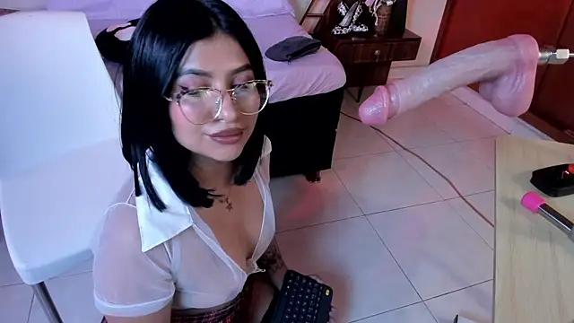 zaraywhitmore online show from April 8, 2026, 6:20 pm