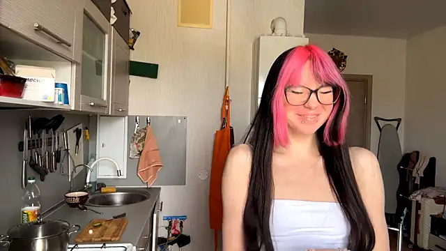 WifeAileen online show from April 16, 2026, 6:36 am