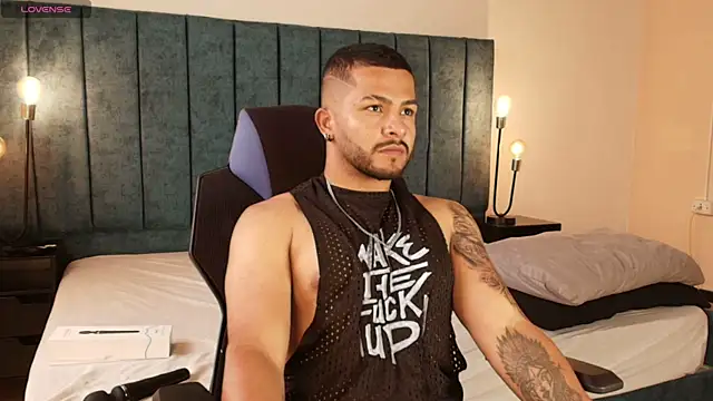 Enzo Vitale  online show from April 11, 2026, 7:28 pm