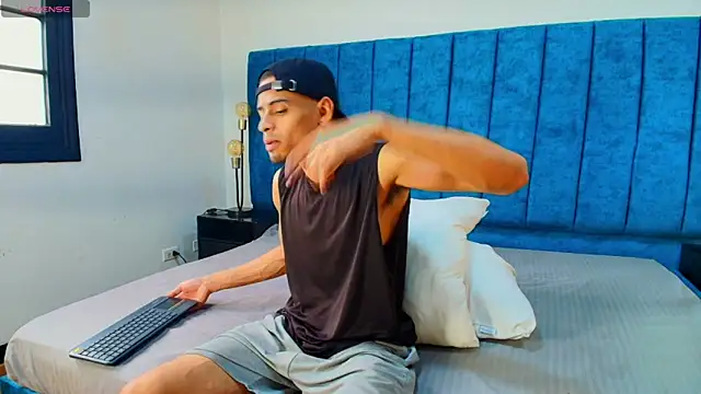 Pablo Cruzz online show from April 10, 2026, 7:43 pm