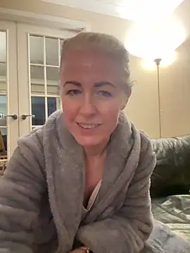 Laylaskyexx online show from April 15, 2026, 4:40 am