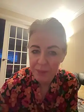 Laylaskyexx online show from April 9, 2026, 5:09 am