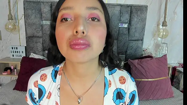 jade roux online show from April 13, 2026, 9:02 am