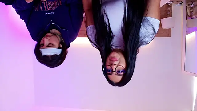 Elisa n Emma online show from April 6, 2026, 7:48 pm