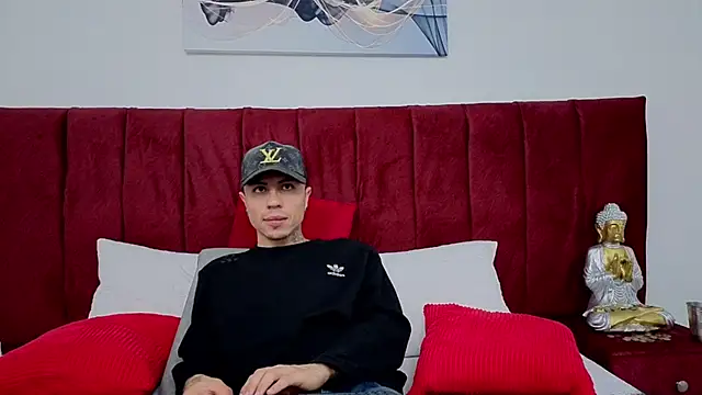 Charlie Foxie online show from April 12, 2026, 3:32 am