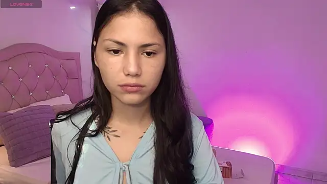 littleflame18 online show from April 19, 2026, 1:34 pm