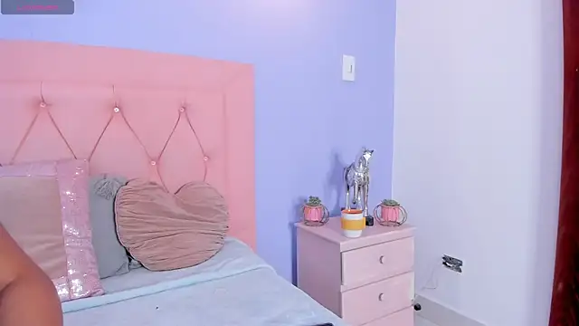 Kendall Rous  online show from April 8, 2026, 1:23 pm