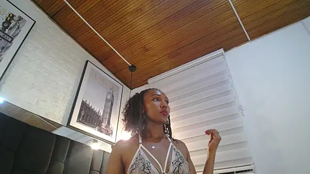 Leomi  online show from April 11, 2026, 7:45 am